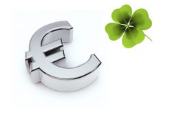 Eurozeichen und grünes Kleeblatt