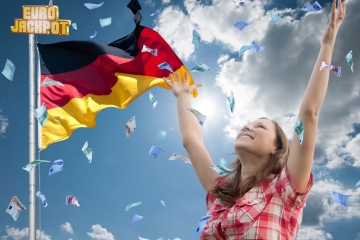 Frau mit Deutschland-Flagge steht im Geldregen